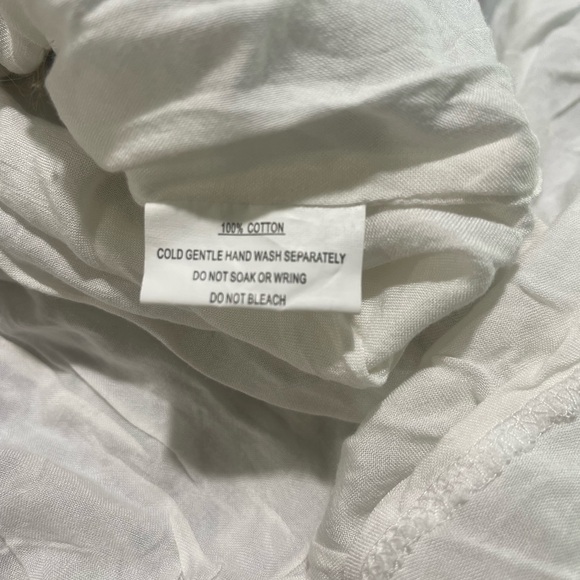 Selfie Leslie White Linen Striped Shorts Romper with across Cross Back Sz Medium - Picture 15 of 15